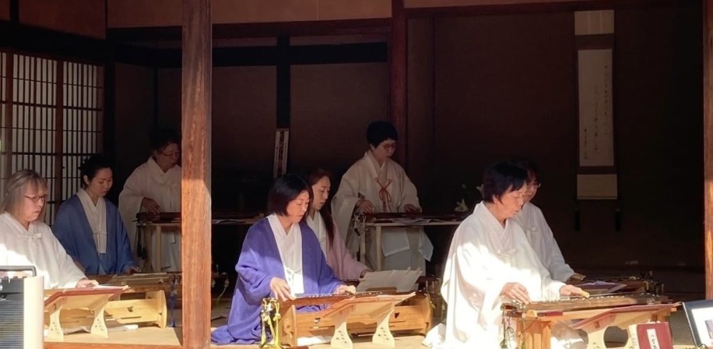 第10回備中神楽ナイトを2025年6月14日に岡山マツダ高屋本店で開催致します。備中神楽の演目の他、素戔嗚尊に縁が深い八雲琴の演奏もいたします。